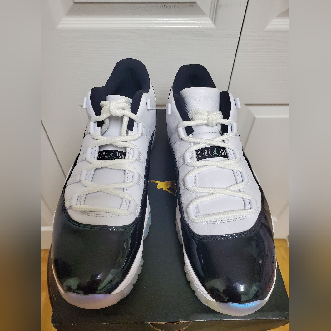 Air Jordan 11 Retro Low Sneakers/Emerald